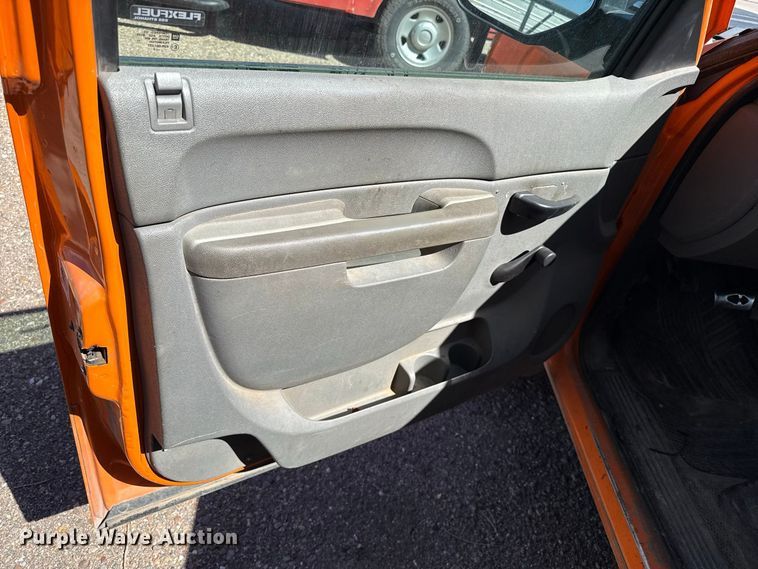 image for item EW4286 2012 Chevrolet Silverado 2500HD Crew Cab pickup truck