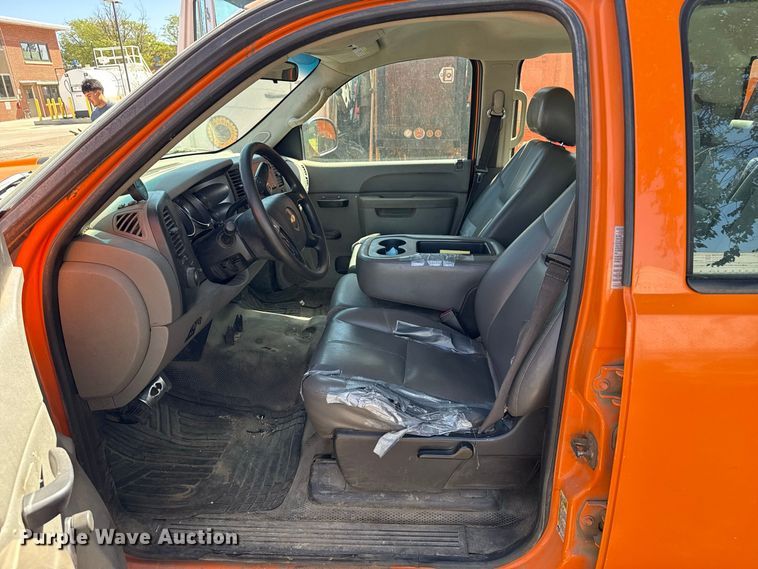 image for item EW4286 2012 Chevrolet Silverado 2500HD Crew Cab pickup truck