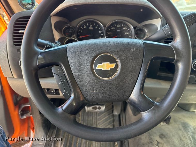 image for item EW4286 2012 Chevrolet Silverado 2500HD Crew Cab pickup truck