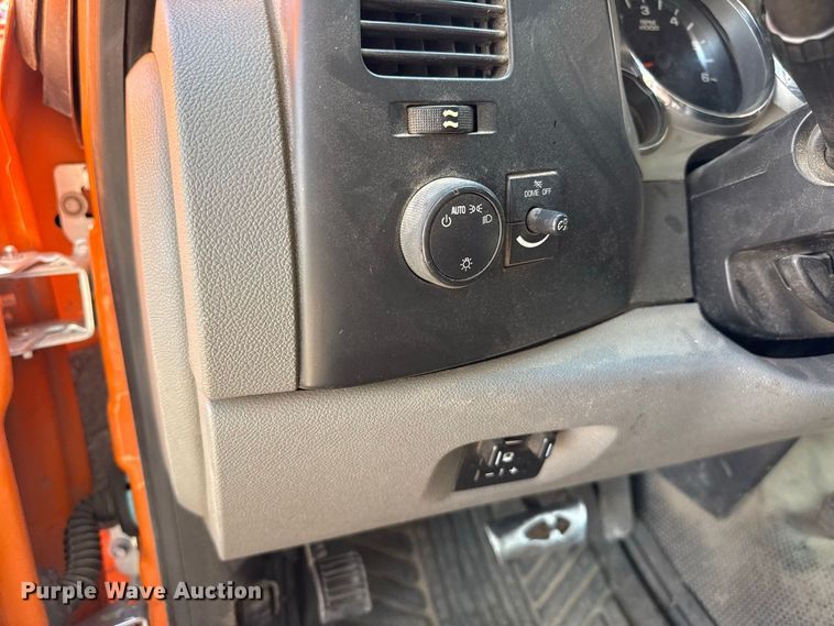 image for item EW4286 2012 Chevrolet Silverado 2500HD Crew Cab pickup truck