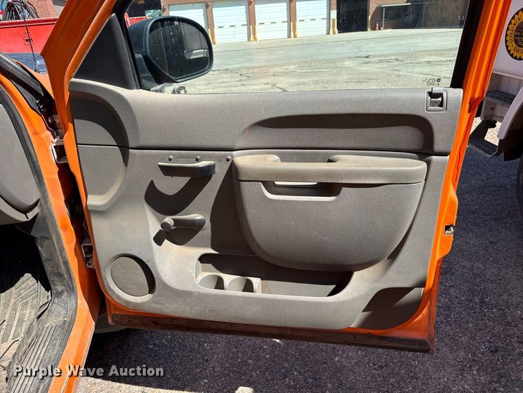 image for item EW4286 2012 Chevrolet Silverado 2500HD Crew Cab pickup truck
