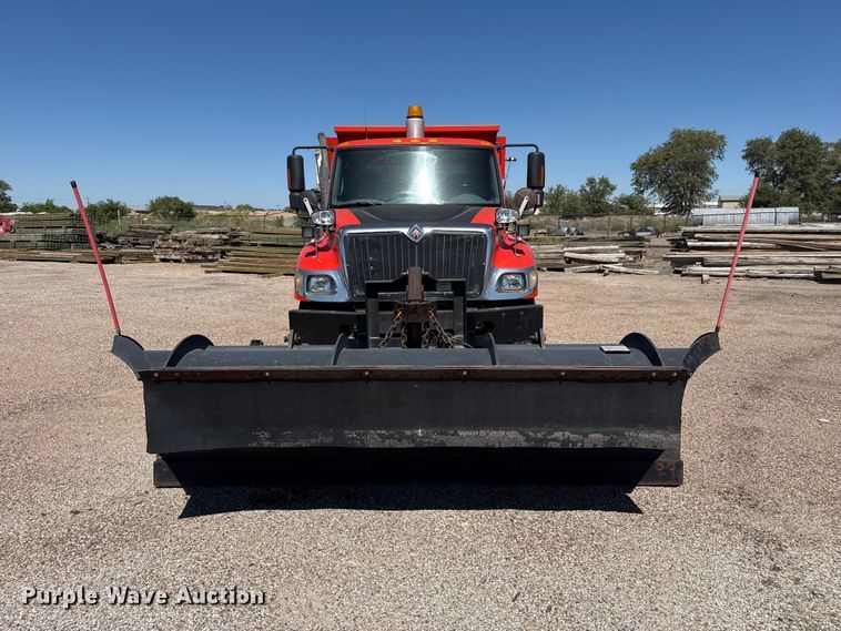 image for item EW4287 2005 International 7400 dump truck