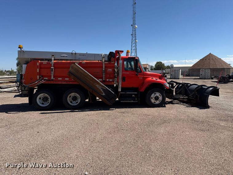image for item EW4287 2005 International 7400 dump truck