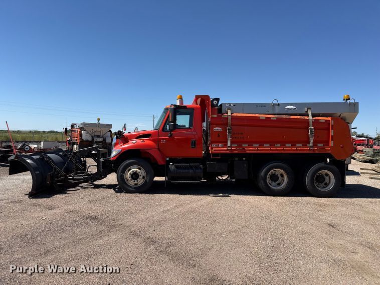 image for item EW4287 2005 International 7400 dump truck