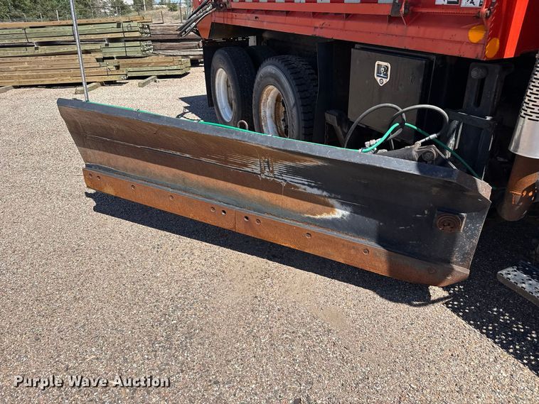 image for item EW4287 2005 International 7400 dump truck