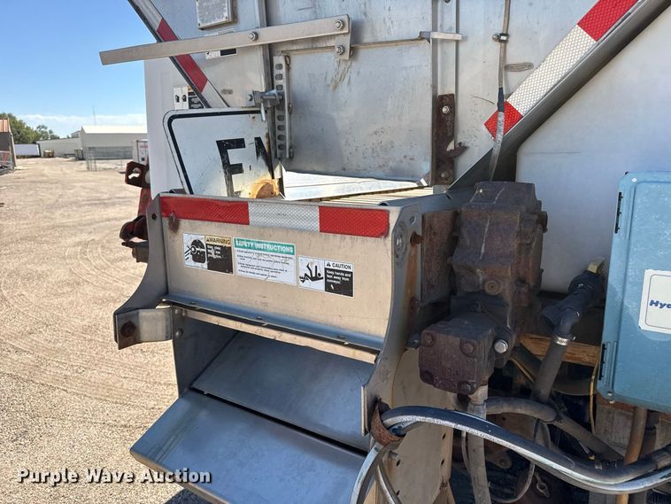 image for item EW4287 2005 International 7400 dump truck