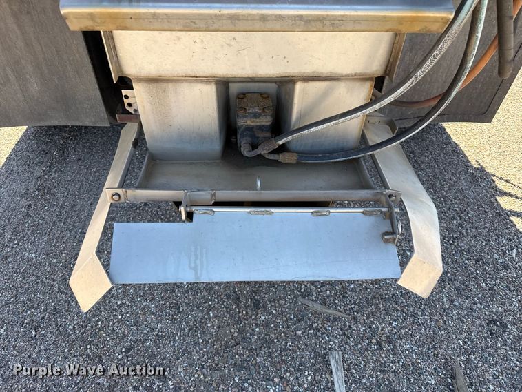 image for item EW4287 2005 International 7400 dump truck
