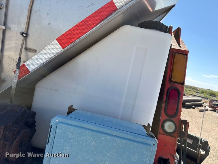 image for item EW4287 2005 International 7400 dump truck