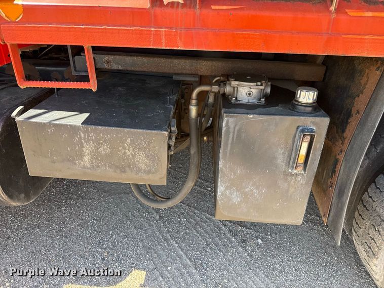 image for item EW4287 2005 International 7400 dump truck