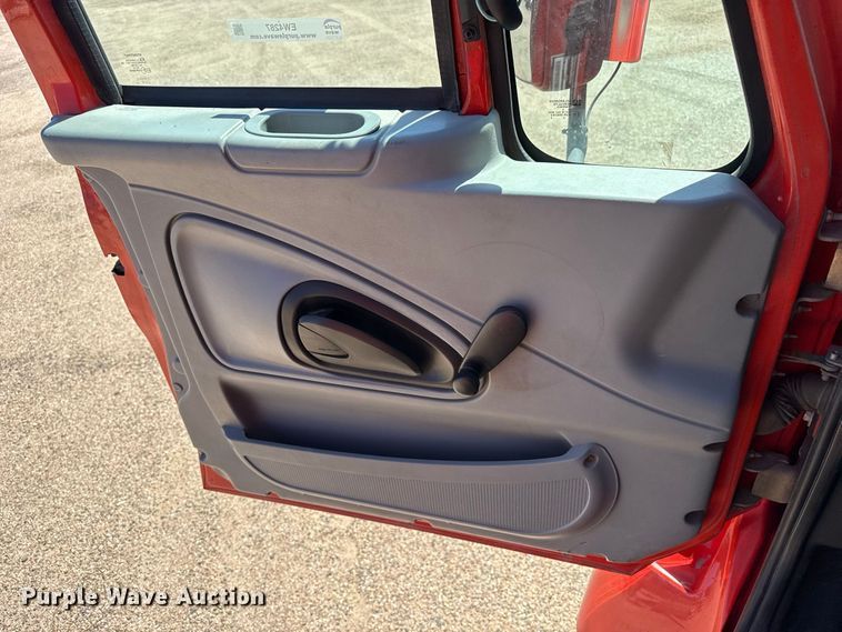 image for item EW4287 2005 International 7400 dump truck