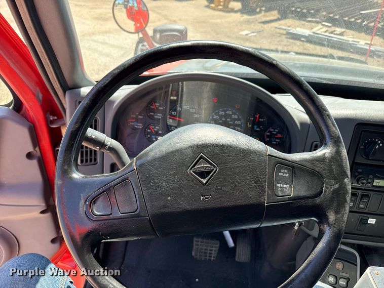 image for item EW4287 2005 International 7400 dump truck