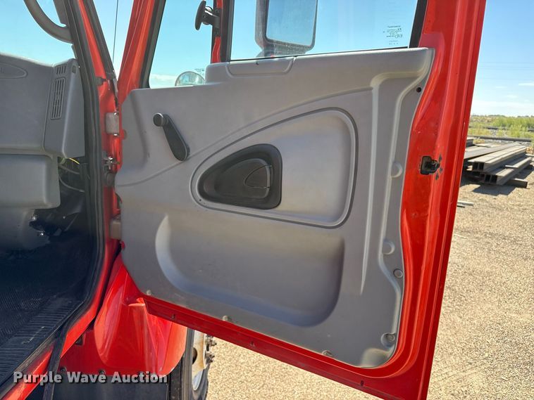 image for item EW4287 2005 International 7400 dump truck