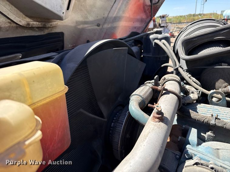 image for item EW4287 2005 International 7400 dump truck