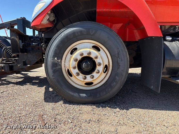 image for item EW4287 2005 International 7400 dump truck
