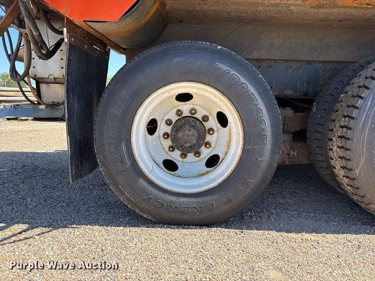 image for item EW4287 2005 International 7400 dump truck