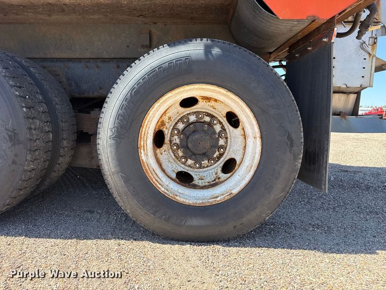 image for item EW4287 2005 International 7400 dump truck