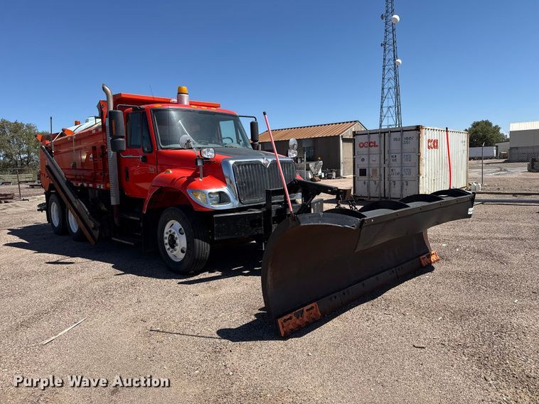 image for item EW4288 2007 International 7400 dump truck