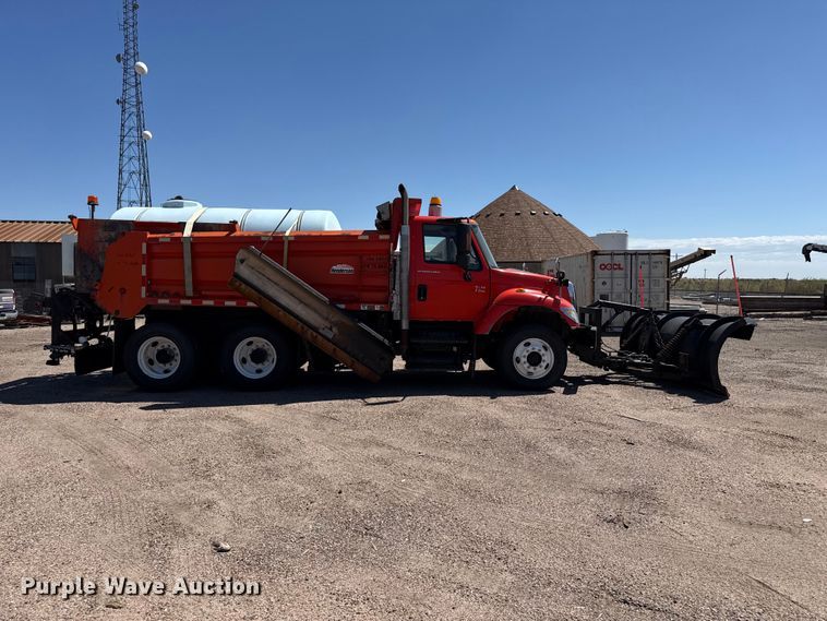image for item EW4288 2007 International 7400 dump truck