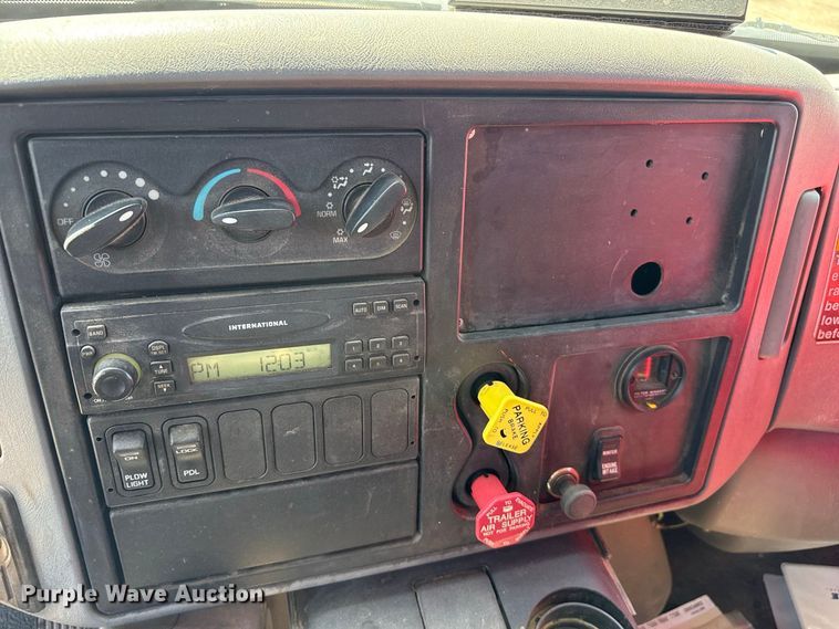 image for item EW4288 2007 International 7400 dump truck