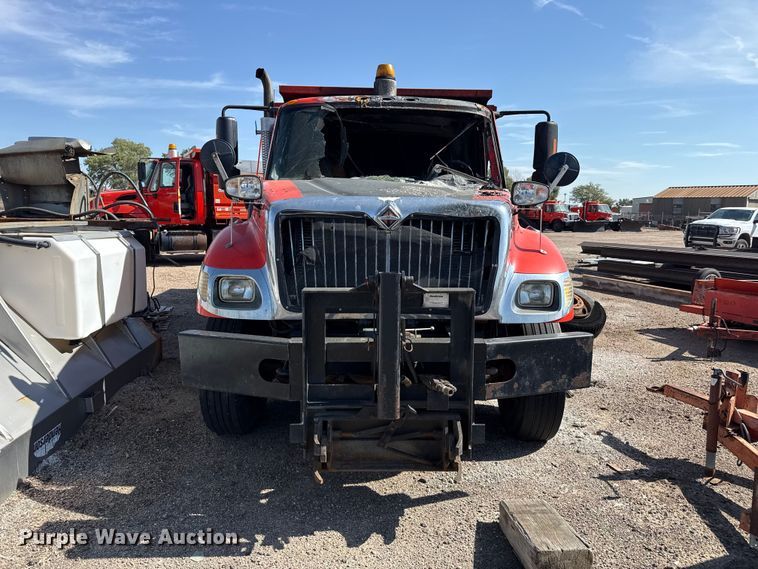 image for item EW4289 2007 International 7400 dump truck