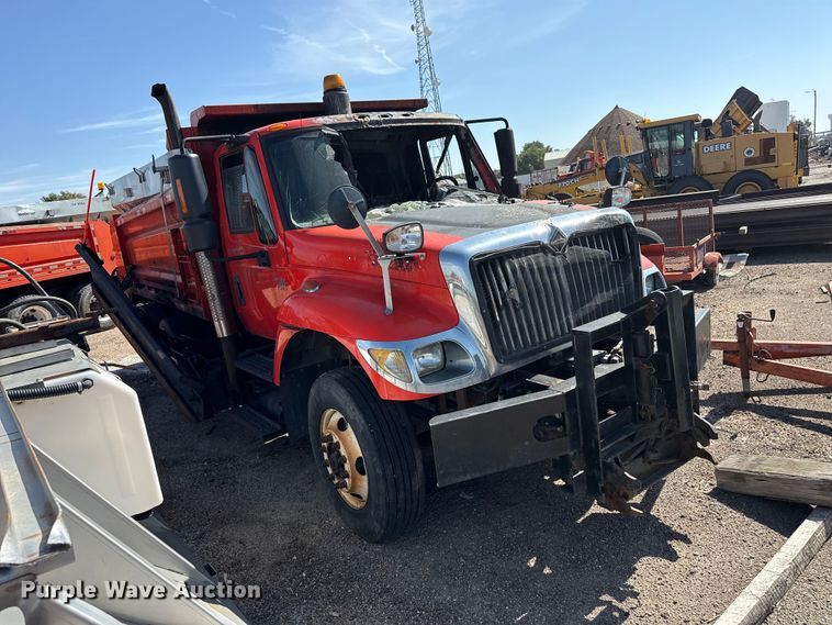 image for item EW4289 2007 International 7400 dump truck