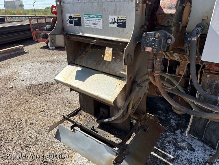image for item EW4289 2007 International 7400 dump truck