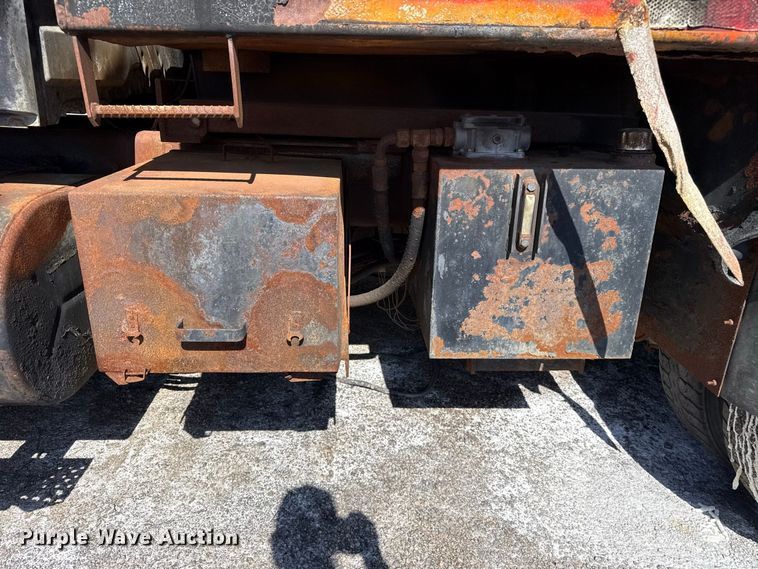 image for item EW4289 2007 International 7400 dump truck