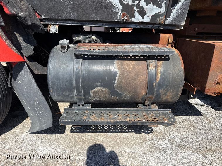 image for item EW4289 2007 International 7400 dump truck