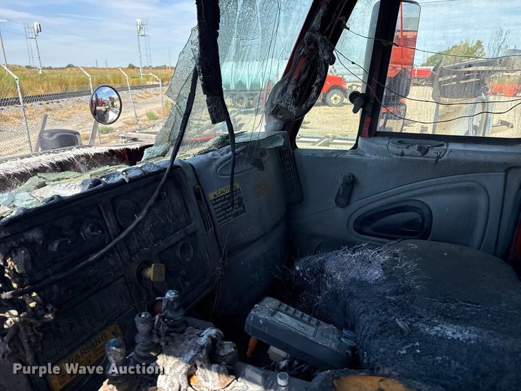 image for item EW4289 2007 International 7400 dump truck