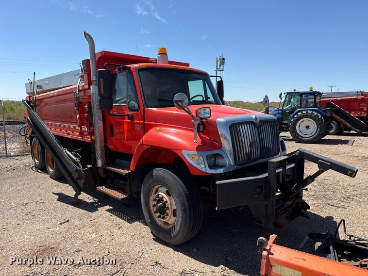image for item EW4290 2006 International 7500 dump truck