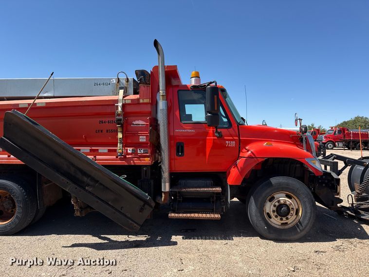 image for item EW4290 2006 International 7500 dump truck