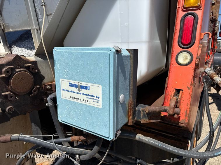 image for item EW4290 2006 International 7500 dump truck