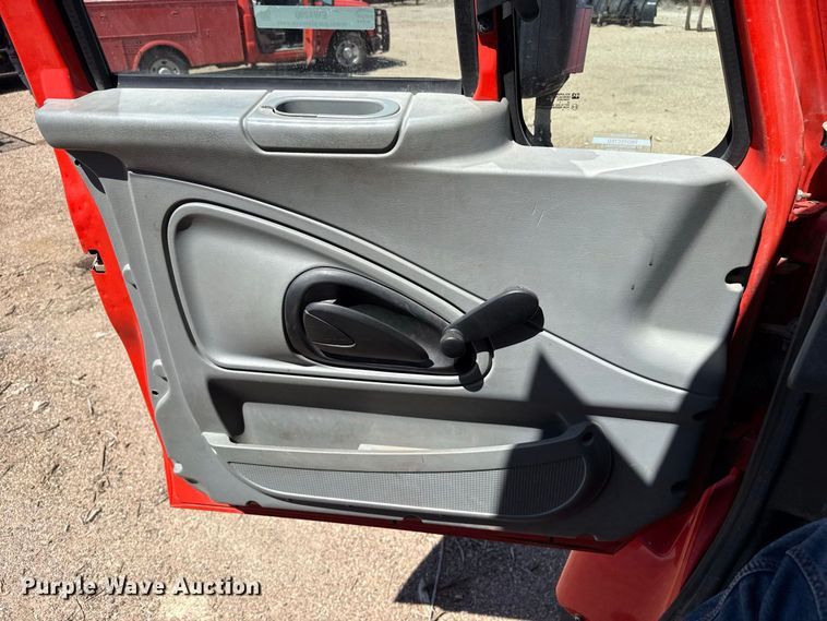 image for item EW4290 2006 International 7500 dump truck