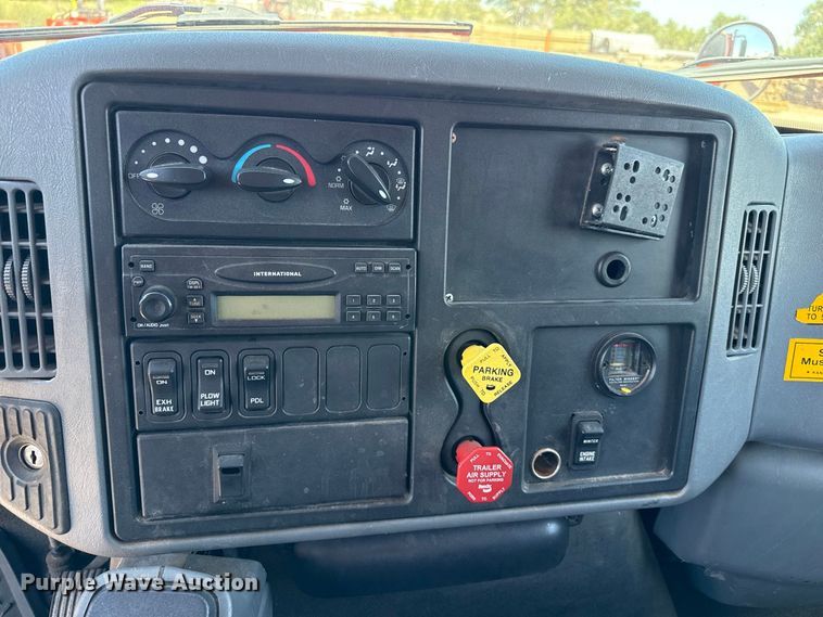 image for item EW4290 2006 International 7500 dump truck