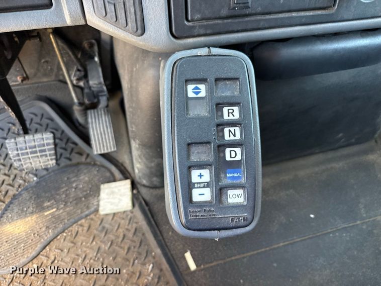 image for item EW4290 2006 International 7500 dump truck