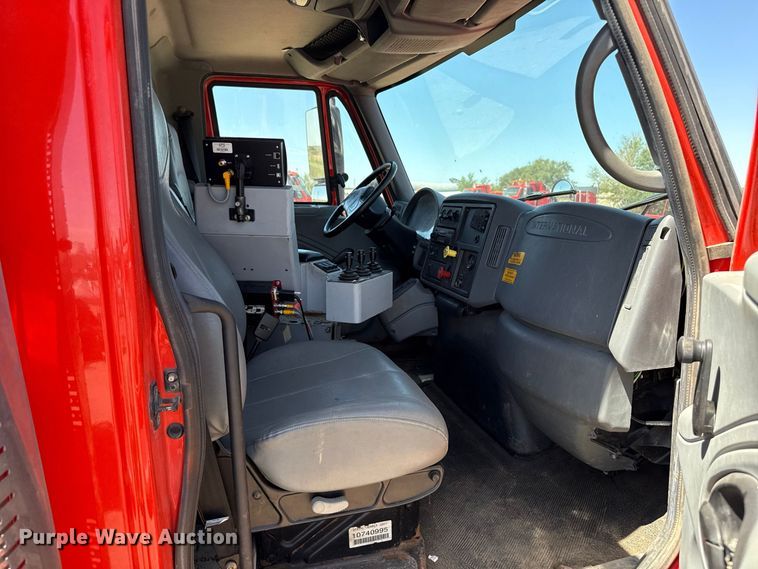 image for item EW4290 2006 International 7500 dump truck