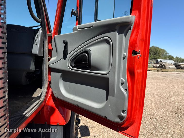 image for item EW4290 2006 International 7500 dump truck