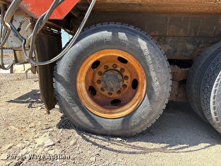 image for item EW4290 2006 International 7500 dump truck