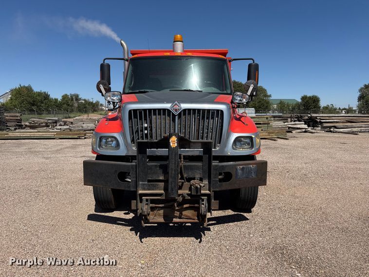 image for item EW4291 2005 International 7400 dump truck