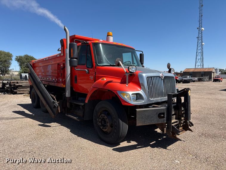 image for item EW4291 2005 International 7400 dump truck
