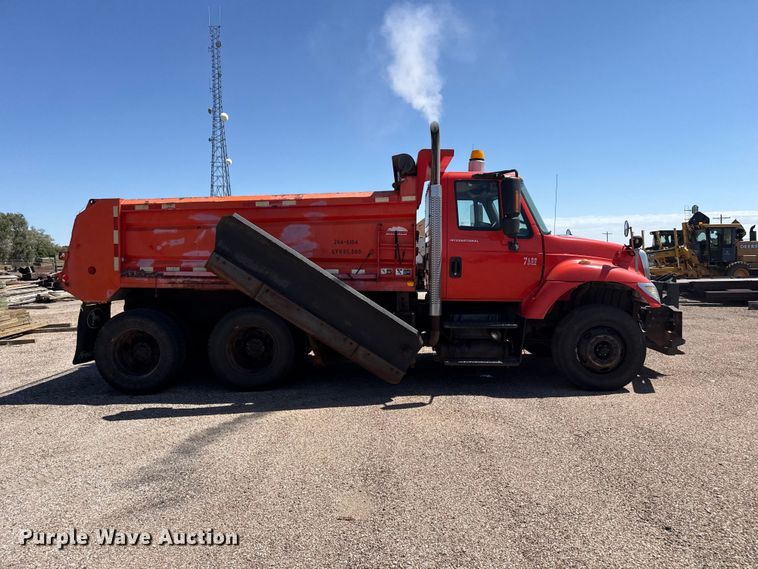 image for item EW4291 2005 International 7400 dump truck