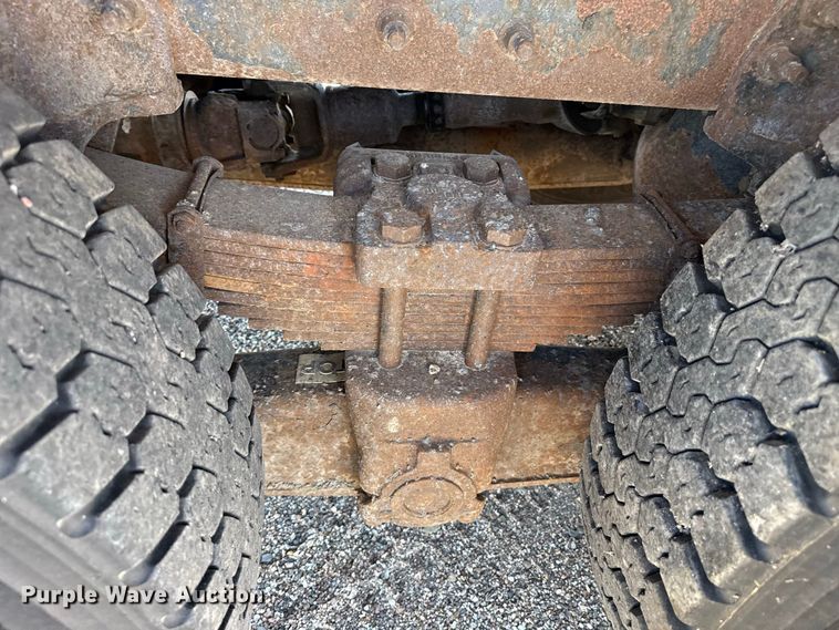 image for item EW4291 2005 International 7400 dump truck