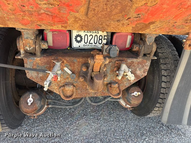 image for item EW4291 2005 International 7400 dump truck