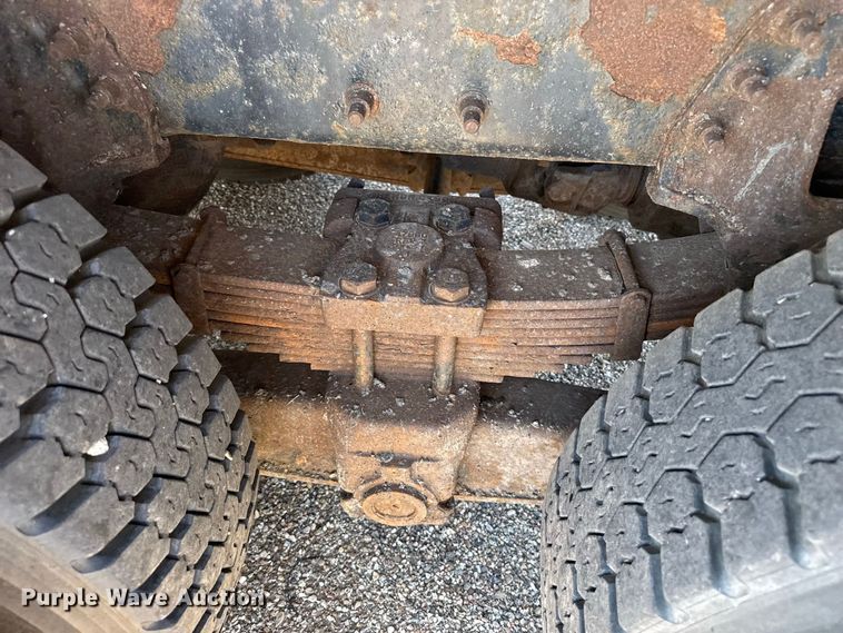 image for item EW4291 2005 International 7400 dump truck