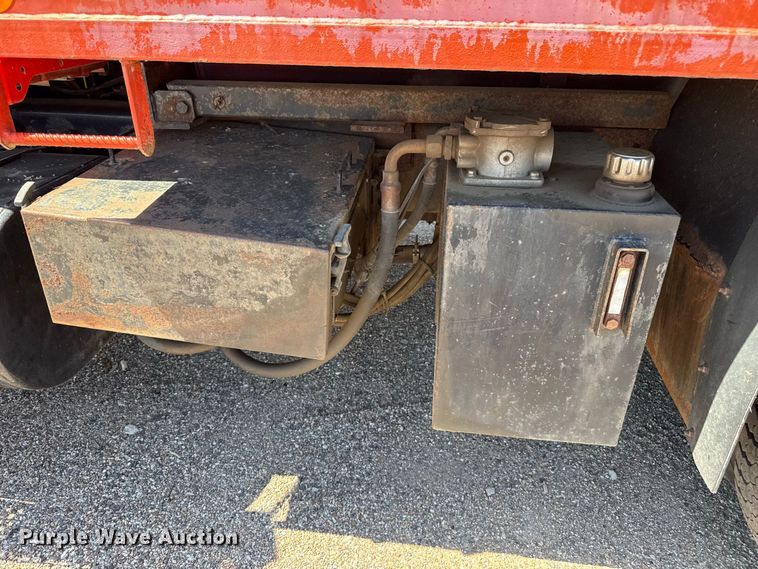 image for item EW4291 2005 International 7400 dump truck