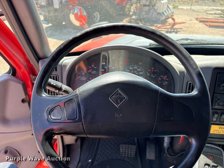 image for item EW4291 2005 International 7400 dump truck