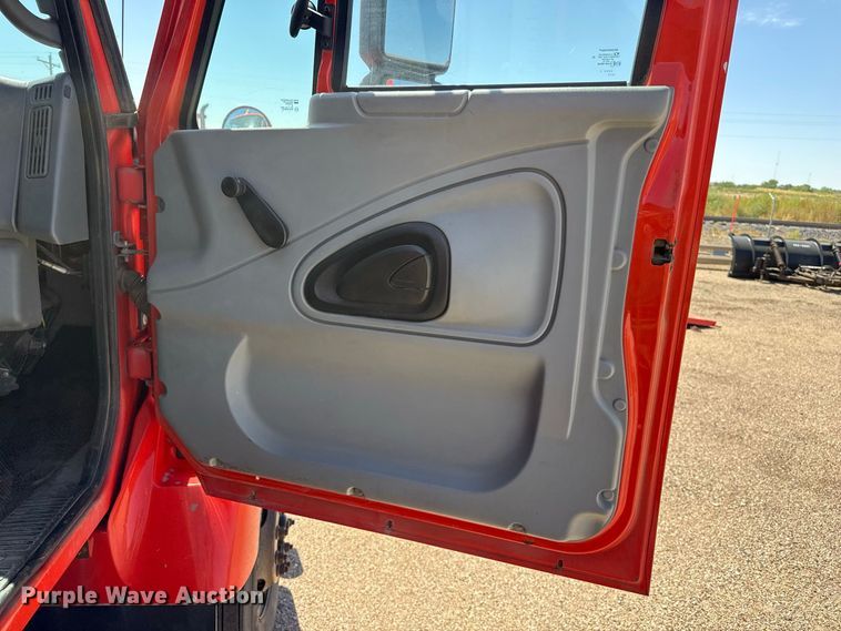 image for item EW4291 2005 International 7400 dump truck