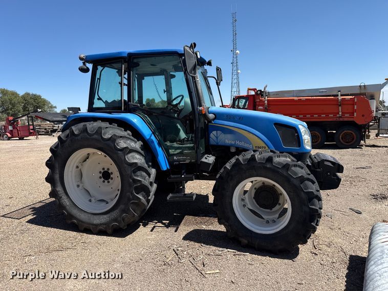 image for item EW4292 2011 New Holland T5070 4WD tractor
