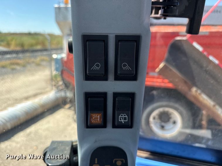 image for item EW4292 2011 New Holland T5070 4WD tractor