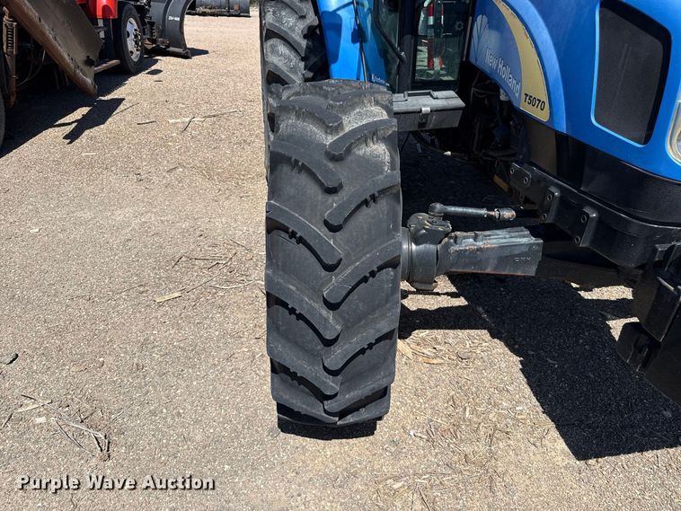 image for item EW4292 2011 New Holland T5070 4WD tractor